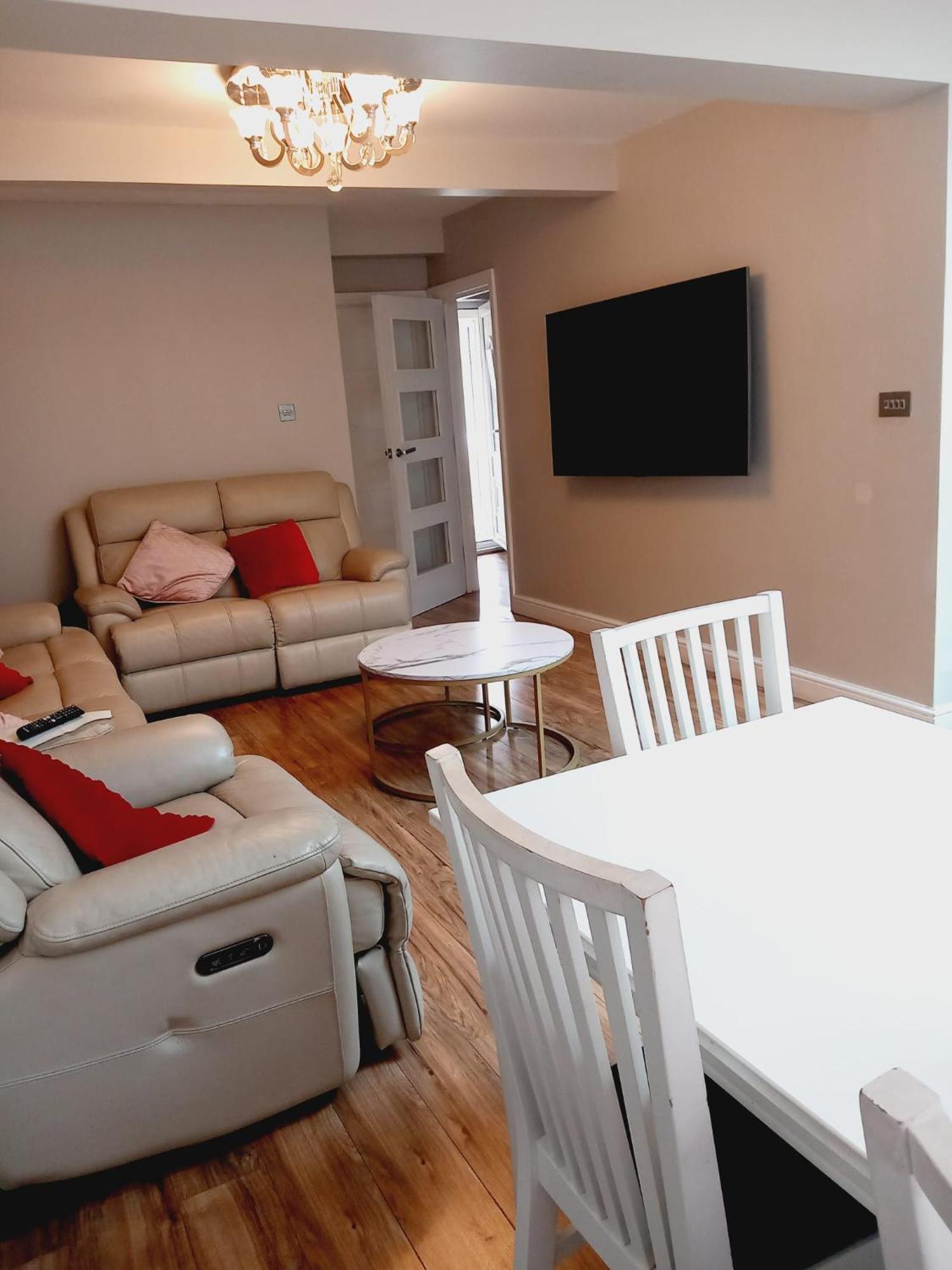 Hayesandheathrow Guest house *